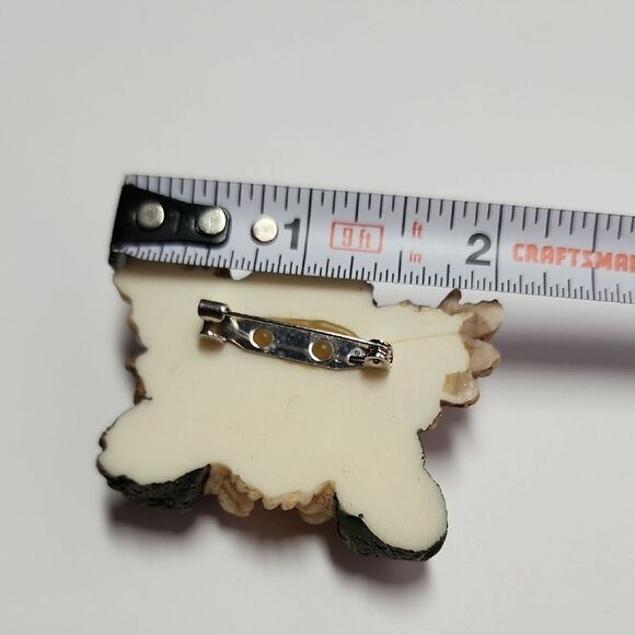 Charming Angelic Brooch with Green and Cream Accents - Picture 3 of 3